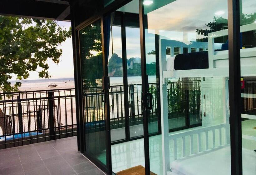 استراحتگاه Dee Dee Sea Front
