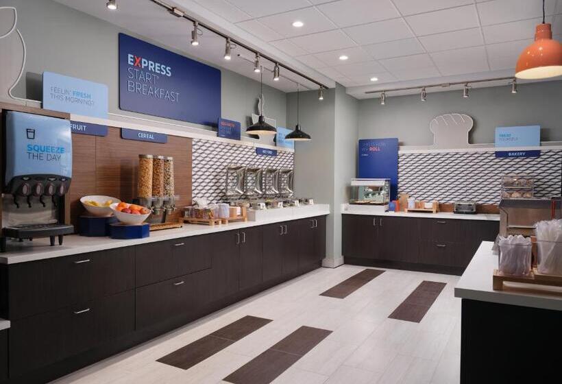 هتل Holiday Inn Express & Suites   Lockport, An Ihg