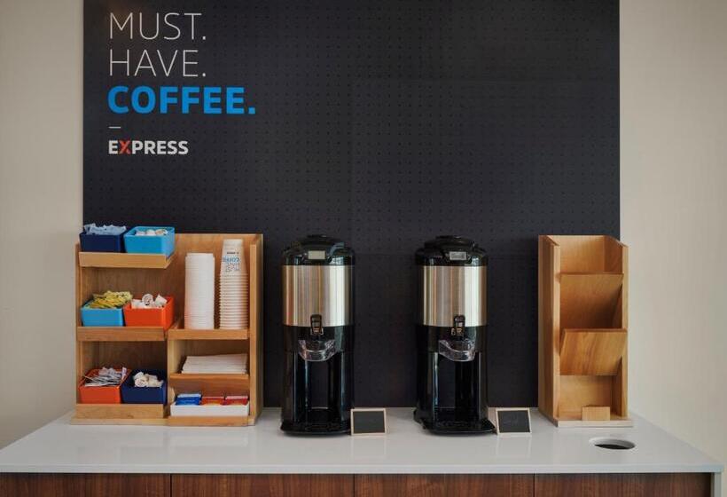 هتل Holiday Inn Express & Suites   Lockport, An Ihg