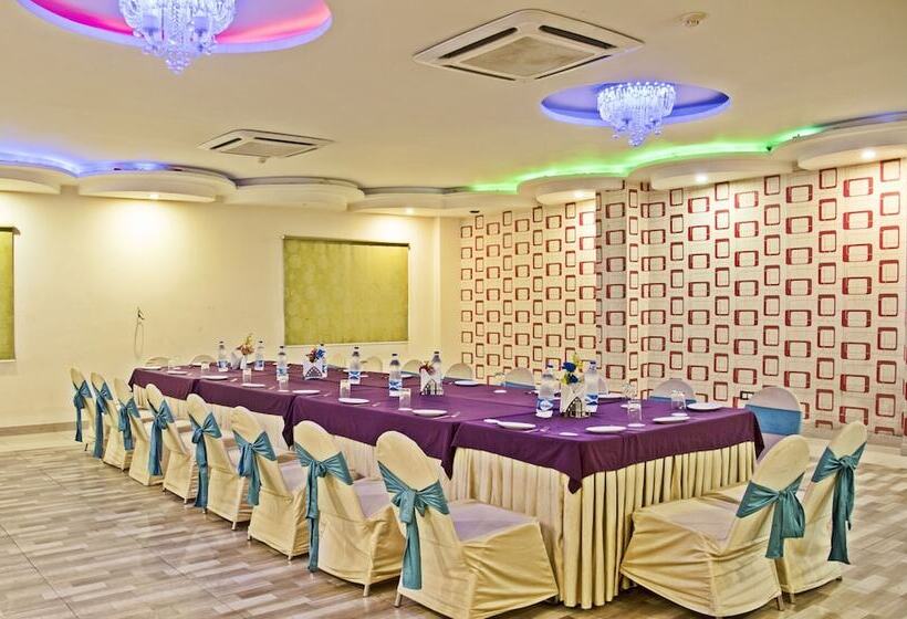 호텔 Genx Plaza Mughalsarai