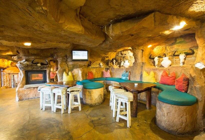 Отель The Cavern