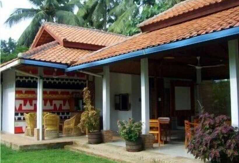 בית מלון כפרי The Satwa Elephant Ecolodge