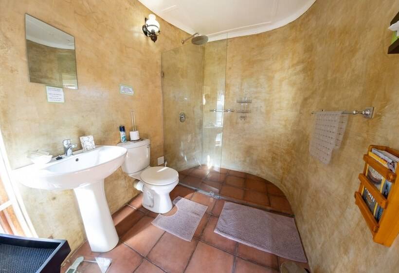 פנסיון Maclear Manor