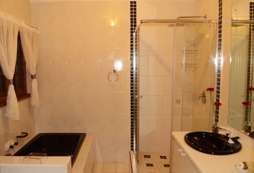 פנסיון Maclear Manor