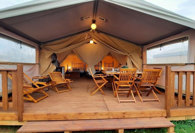 فندق Camping Les Chenes Clairs