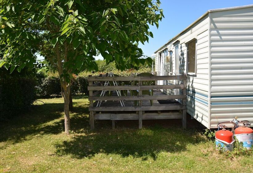 فندق Camping Les Chenes Clairs