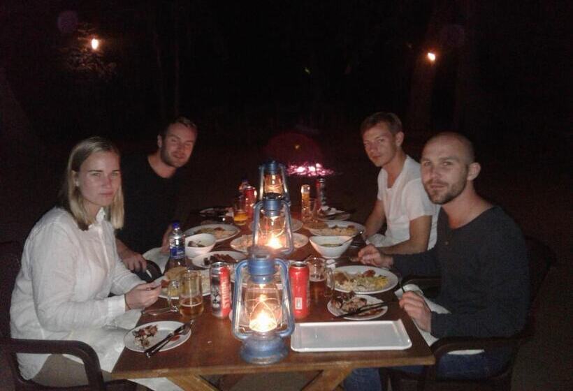 בית מלון כפרי Makulu Safari Camping