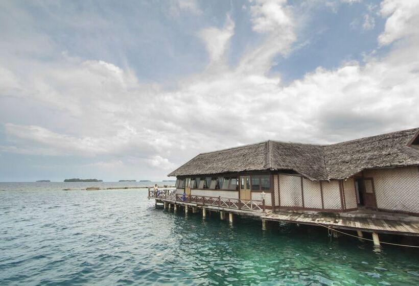 בית מלון כפרי Pulau Pelangi Resort