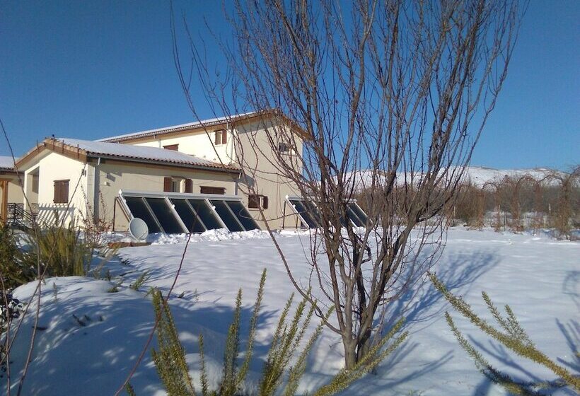 فندق ريفى Les Jardins D'azrou