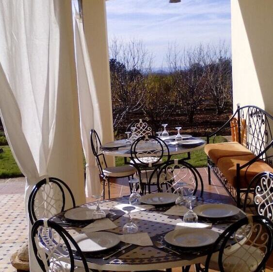 فندق ريفى Les Jardins D'azrou