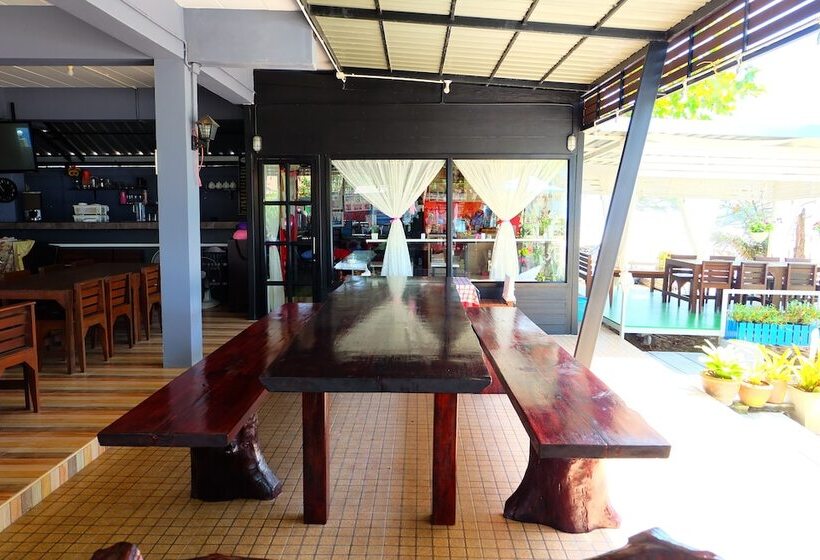 酒店 Tharadol Beach Resort
