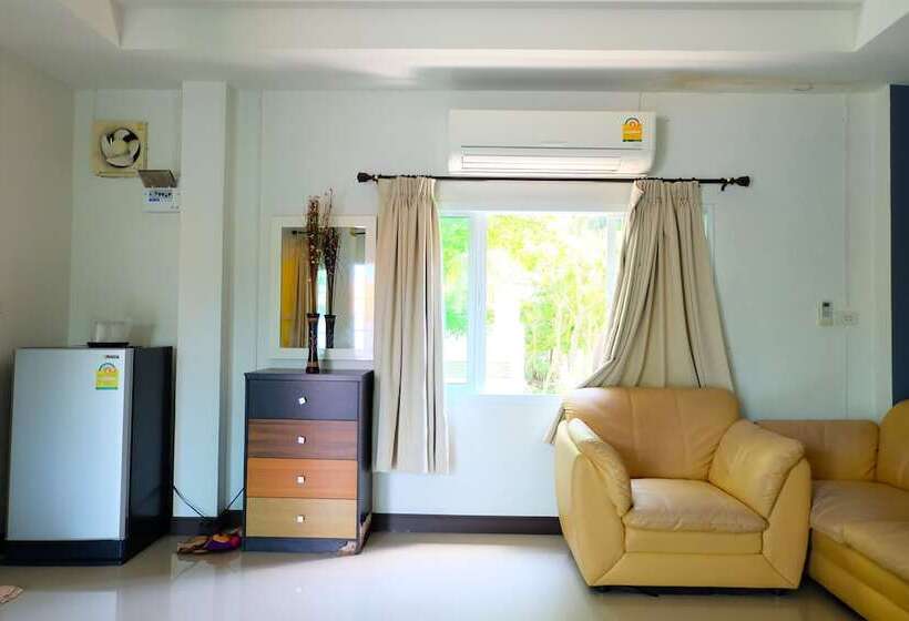 酒店 Tharadol Beach Resort
