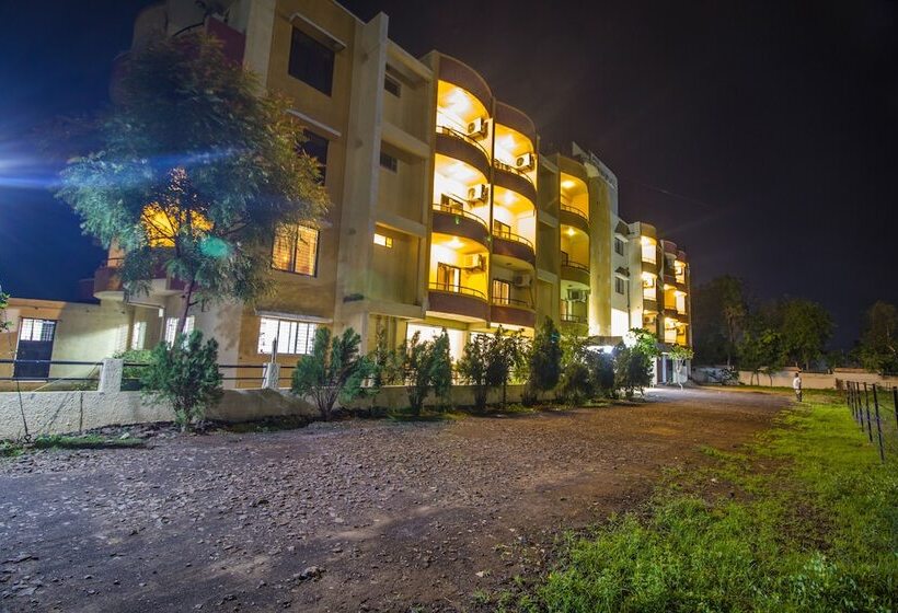 בית מלון כפרי Yogiraj Palace