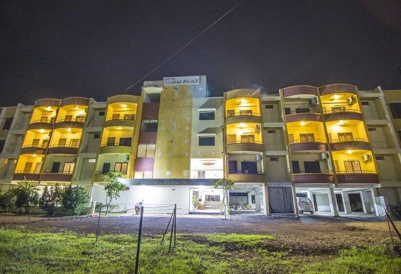 בית מלון כפרי Yogiraj Palace