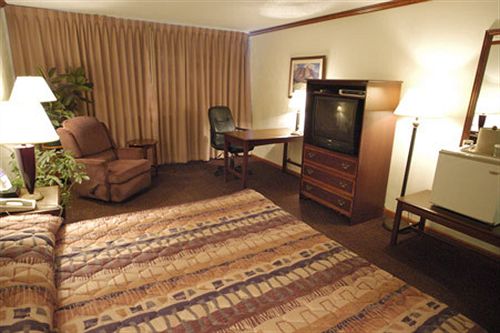 Boulder Outlook Hotel & Suites