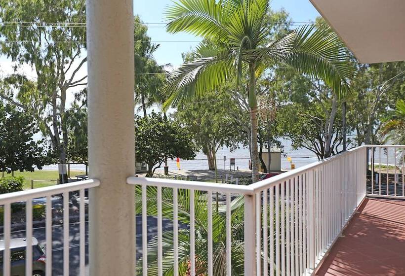 هتل Cairns Beach Resort