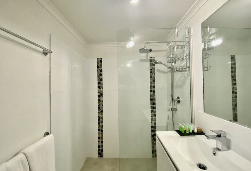 هتل Cairns Beach Resort