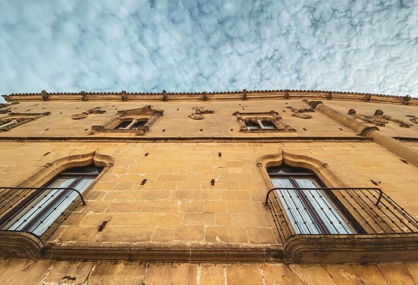 هتل Cetina Palacio De Los Salcedo