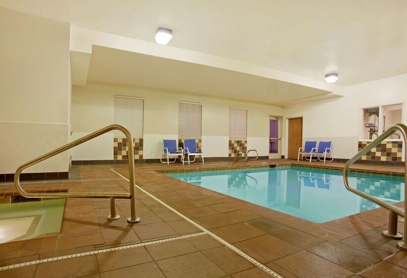 בית מלון כפרי Extended Stay America Suites  Juneau  Shell Simmons Drive