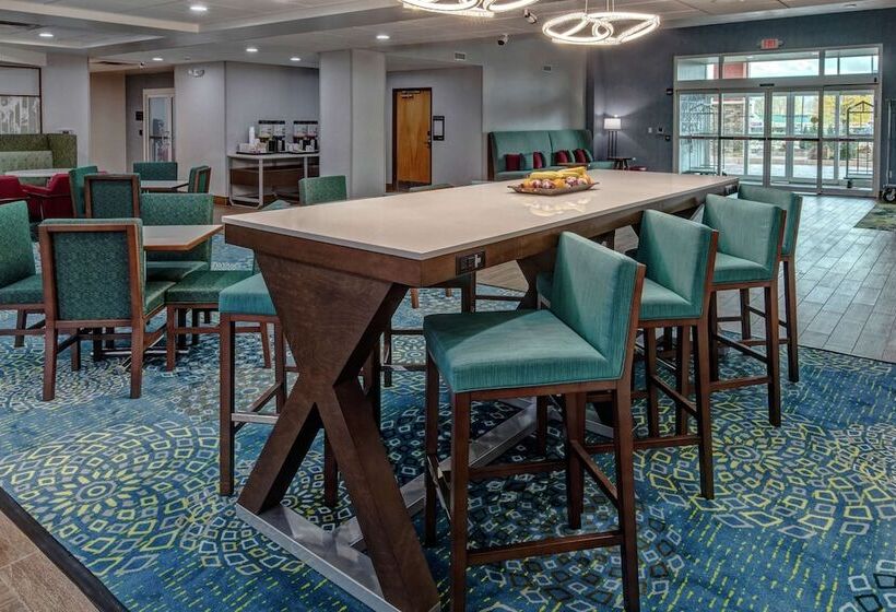 فندق Hampton Inn Latrobe