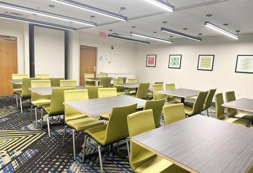 בית מלון כפרי Holiday Inn Express & Suites   Prospect Heights, An Ihg