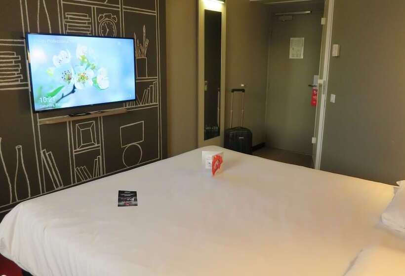 Отель Ibis Lyon Caluire Cité Internationale