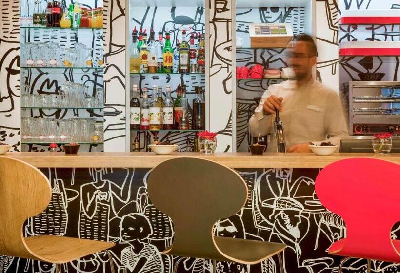 هتل Ibis Paris Porte De Clichy Centre