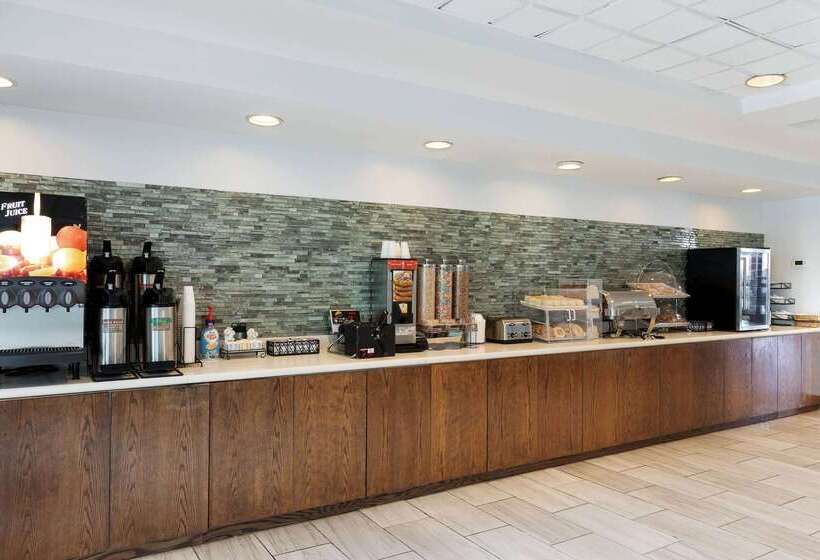 هتل La Quinta Inn & Suites By Wyndham Omaha Airport Downtown