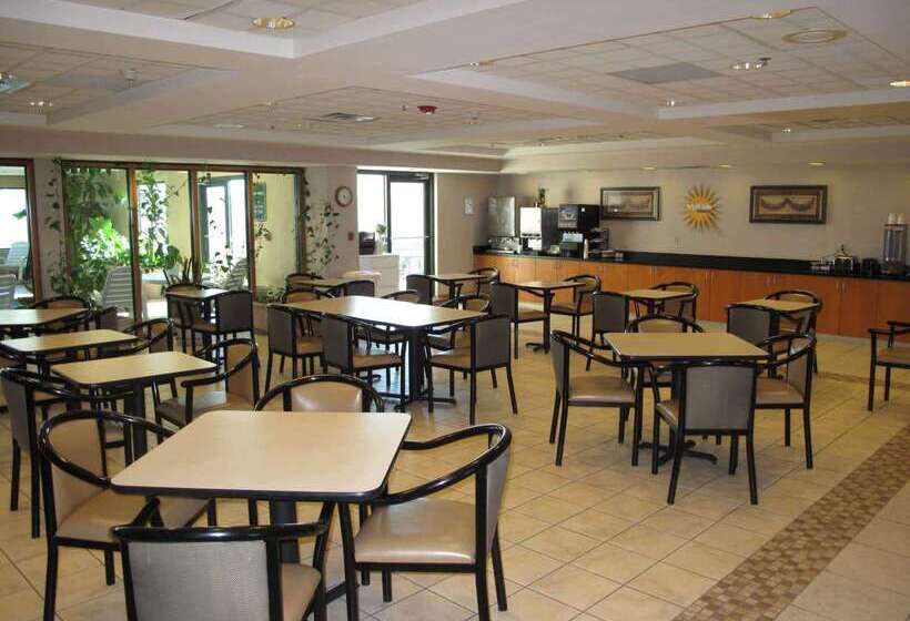 هتل La Quinta Inn & Suites By Wyndham Omaha Airport Downtown