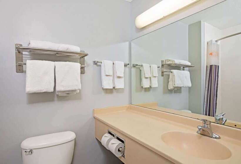 هتل La Quinta Inn & Suites By Wyndham Omaha Airport Downtown