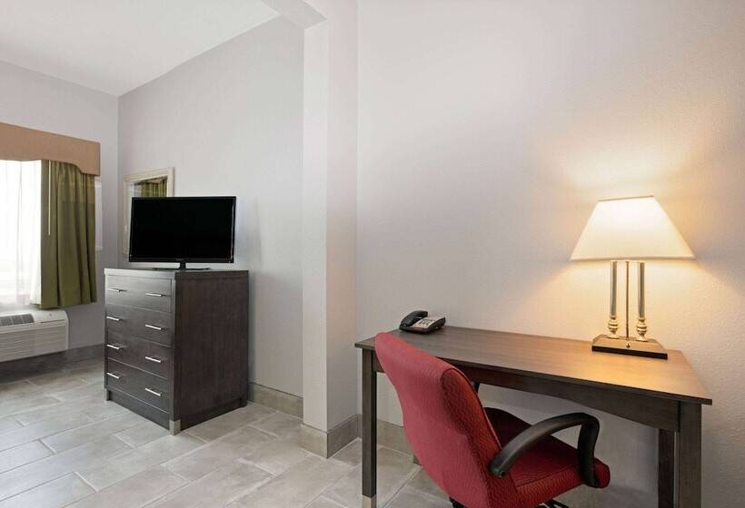 هتل La Quinta Inn & Suites By Wyndham Omaha Airport Downtown