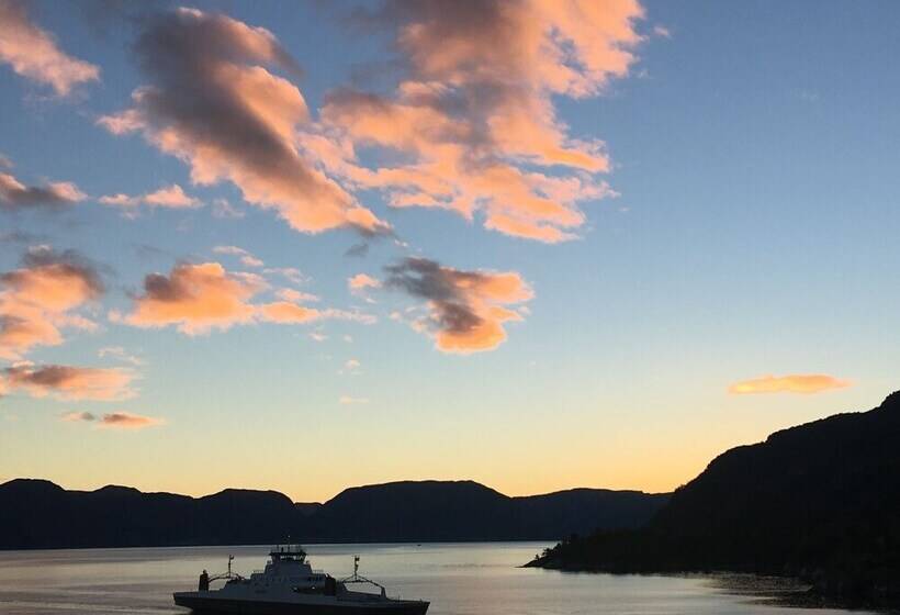Lavik Fjord Hotel & Apartments