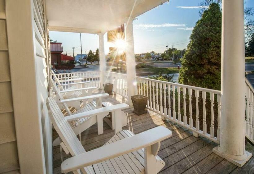 هتل Our Guest Inn And Suites   Downtown