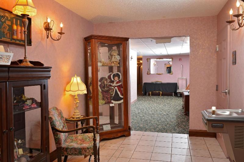 هتل Our Guest Inn And Suites   Downtown
