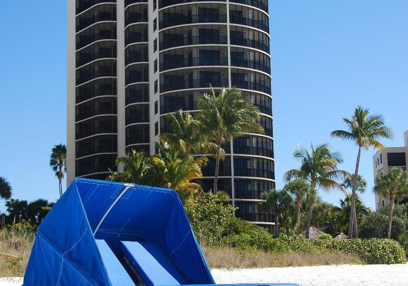 בית מלון כפרי Pointe Estero Resort
