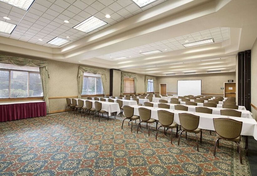 فندق Ramada By Wyndham Olympia