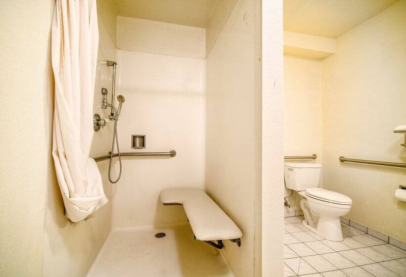 Отель Regency Inn & Suites Downey