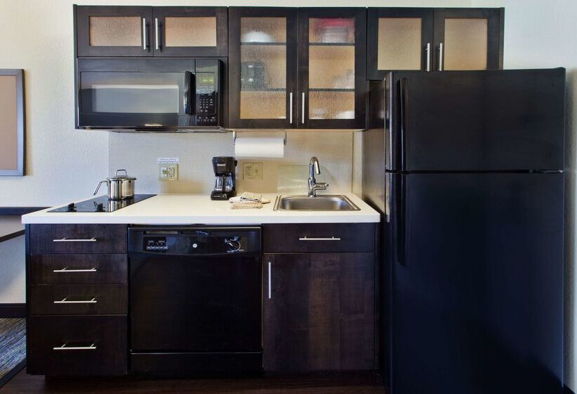 هتل Sonesta Simply Suites Detroit Ann Arbor