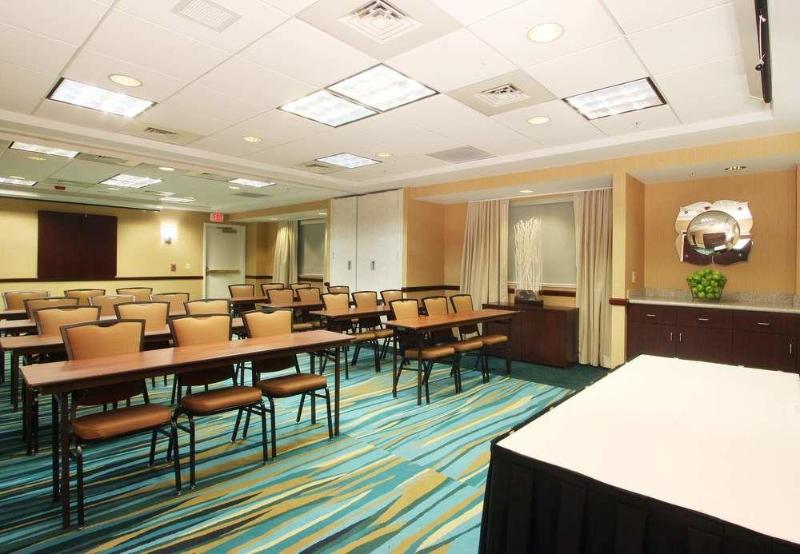 هتل Springhill Suites Grand Rapids North
