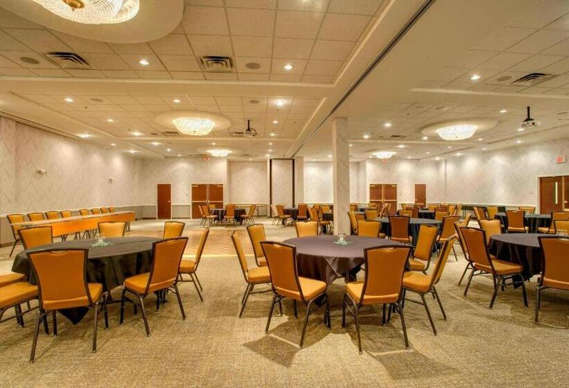 هتل Springhill Suites By Marriott Lawrence Downtown