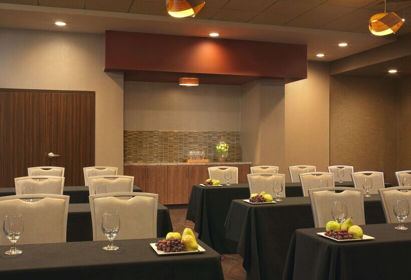 فندق The Broadway Columbia  A Doubletree By Hilton