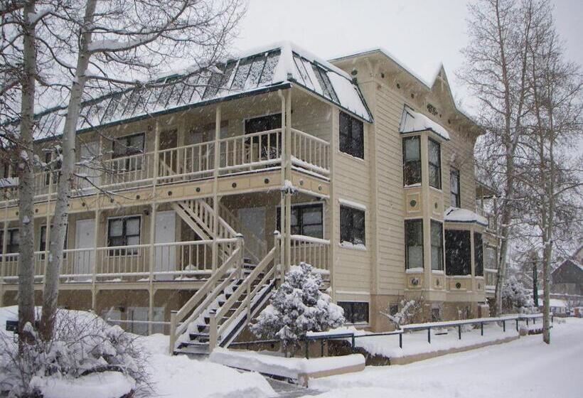 هتل The Victorian Inn