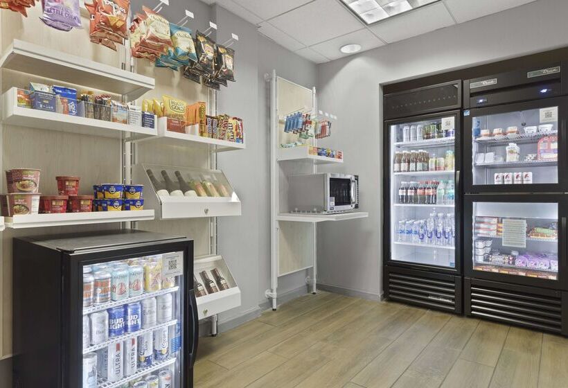 هتل Spark By Hilton Greensboro