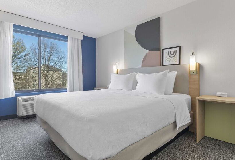 هتل Spark By Hilton Greensboro