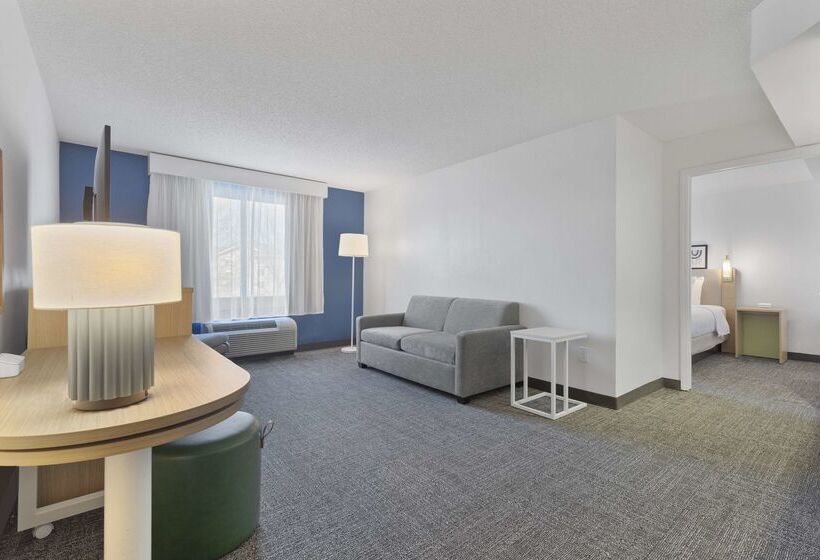 هتل Spark By Hilton Greensboro