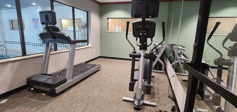 هتل Wingate By Wyndham Houston / Willowbrook