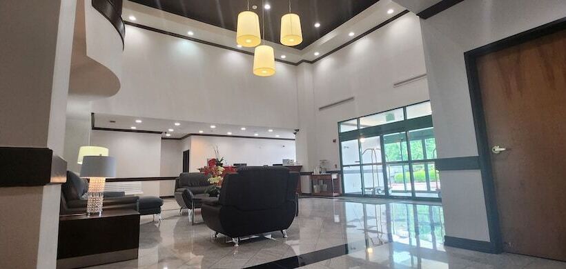 هتل Wingate By Wyndham Houston / Willowbrook