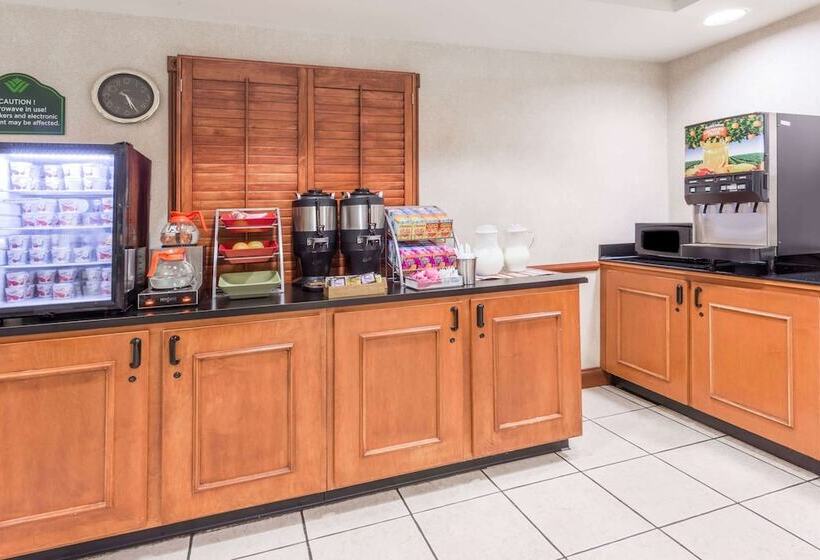 בית מלון כפרי Wingate By Wyndham Airport   Rockville Road