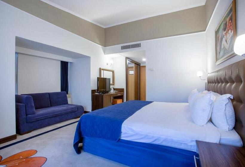 منتجع Pine Beach Belek