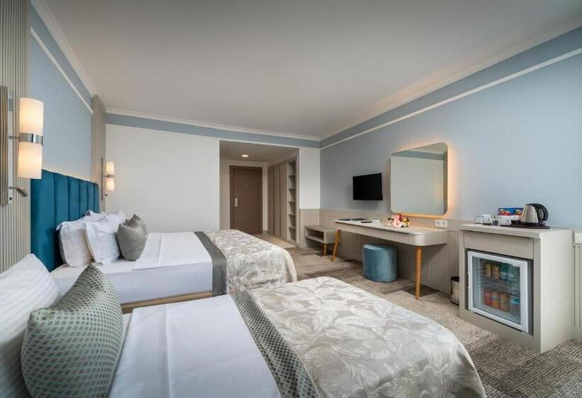 منتجع Pine Beach Belek